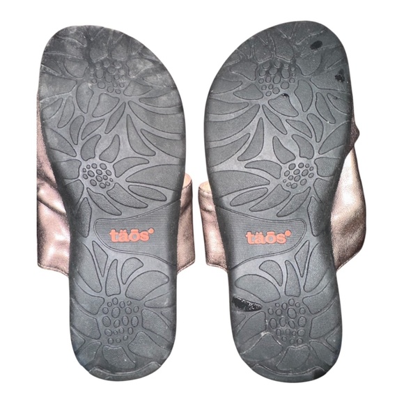 Taos Footwear Metallic Bronze Sandals - Picture 3 of 5